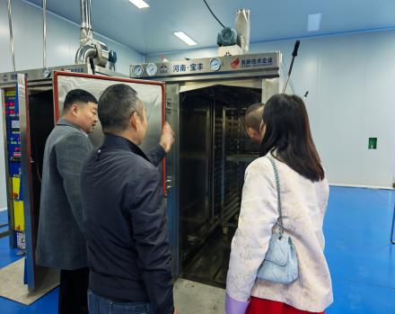 公司李總對關(guān)鍵生產(chǎn)設(shè)備展開專項調(diào)研